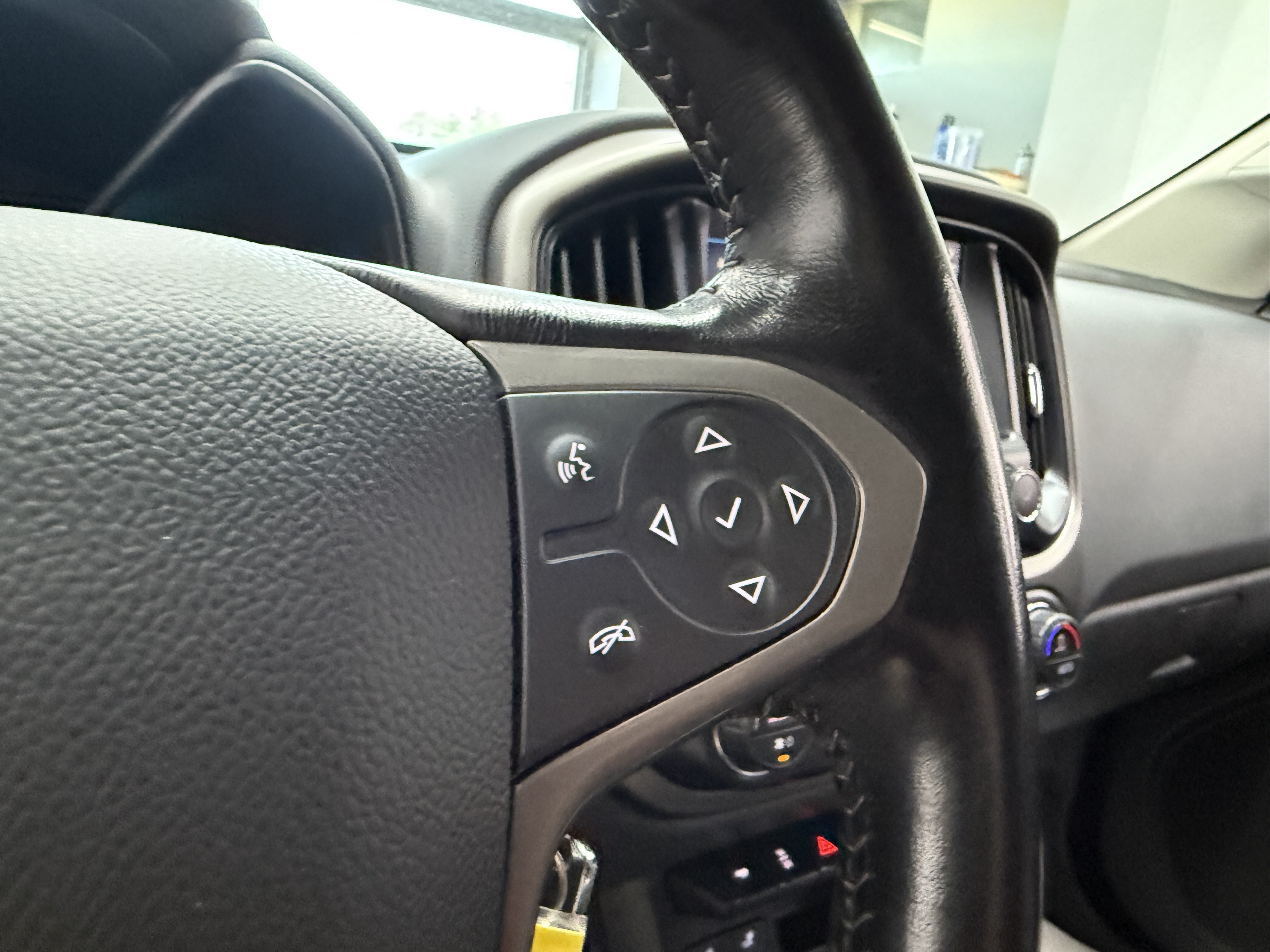 Used 2019 Chevrolet Colorado Z71 AWD/4WD image 14