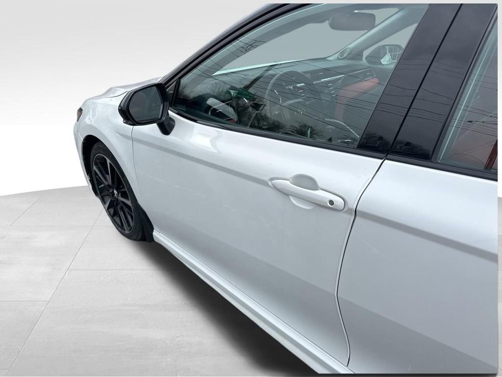 Used 2019 Toyota Camry XSE image 11