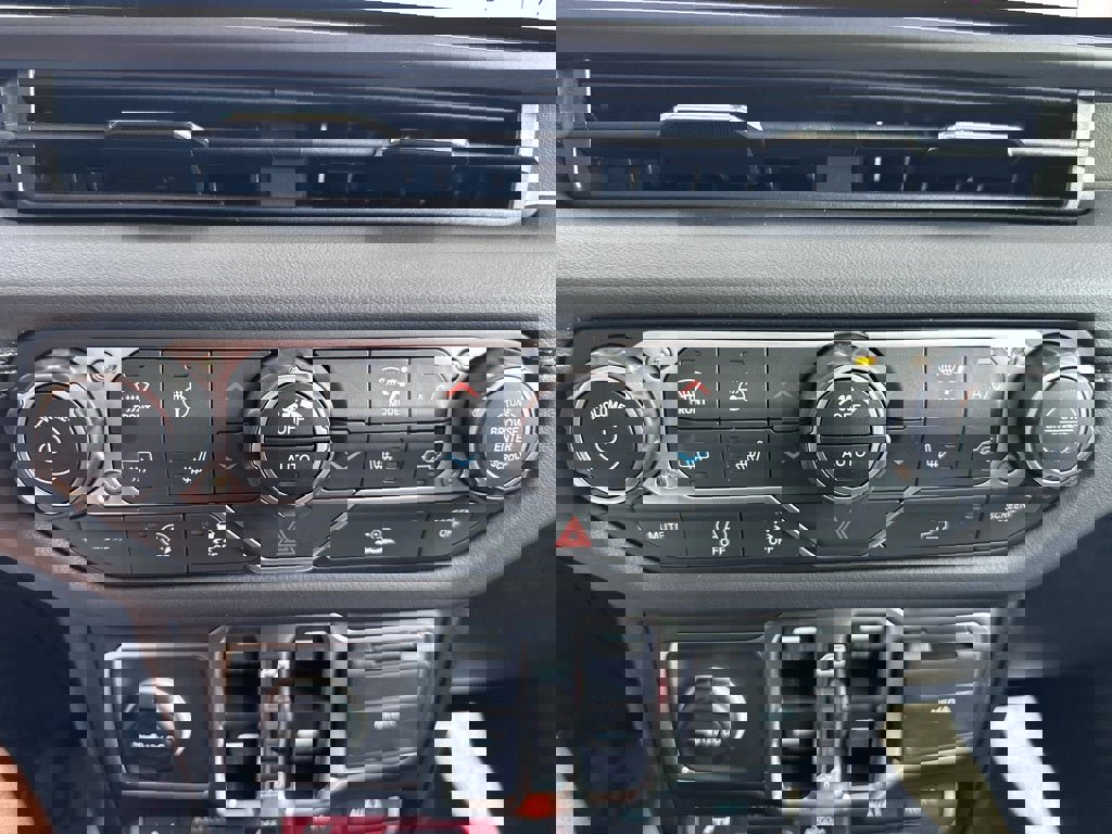 New 2025 Jeep Gladiator Mojave w/ Convenience Group image 18