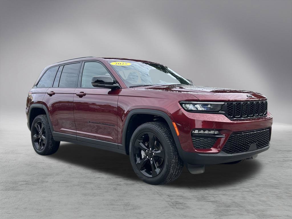 Certified 2025 Jeep Grand Cherokee Limited w/ Black Appearance Package RWD image 3