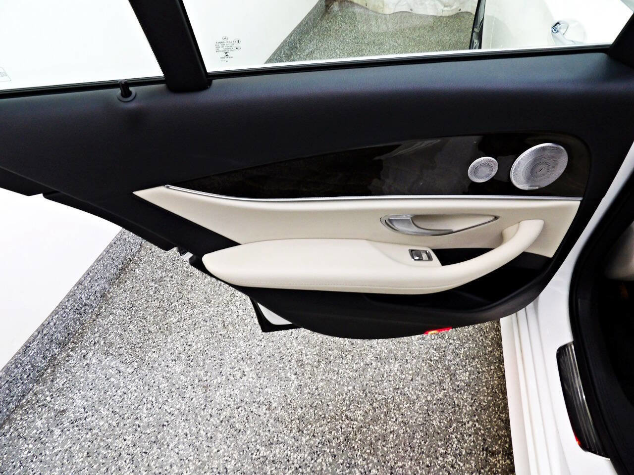 Used 2019 Mercedes-Benz E 300 4MATIC image 9