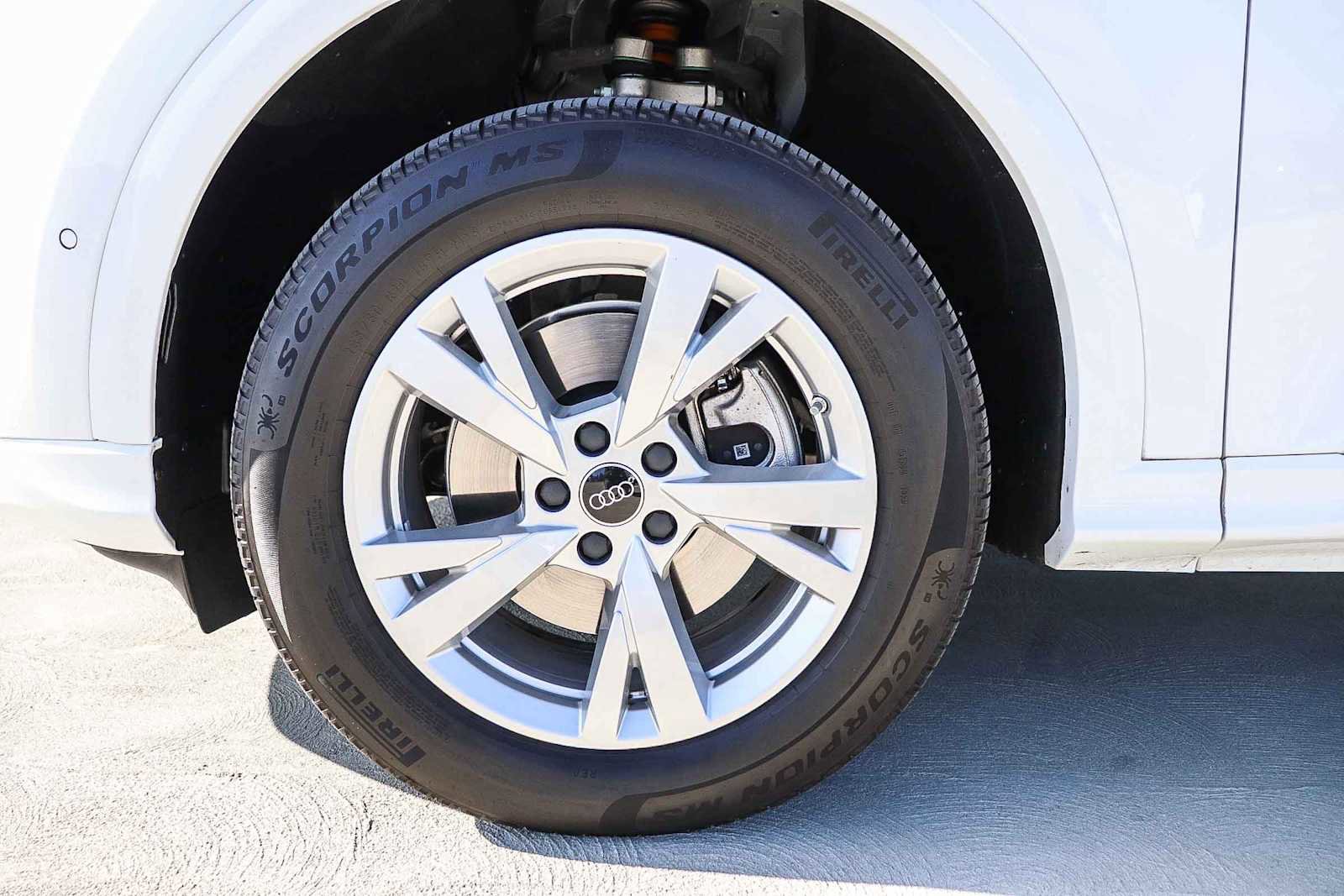 Used 2025 Audi Q5 Premium w/ Convenience Package image 14