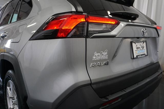 Used 2019 Toyota RAV4 XLE w/ Convenience Package image 11