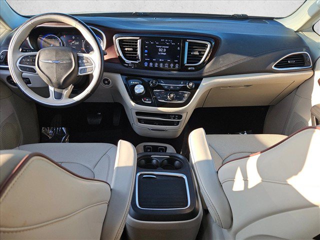 Used 2017 Chrysler Pacifica Limited w/ UConnect Theater Package FWD image 17