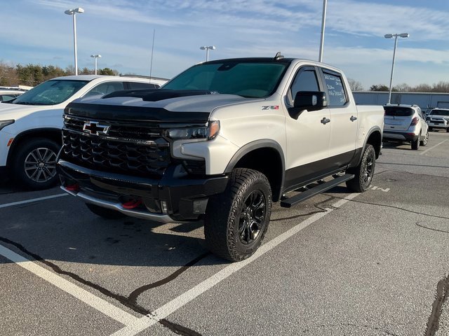 Used 2022 Chevrolet Silverado 1500 ZR2 w/ Technology Package image 3