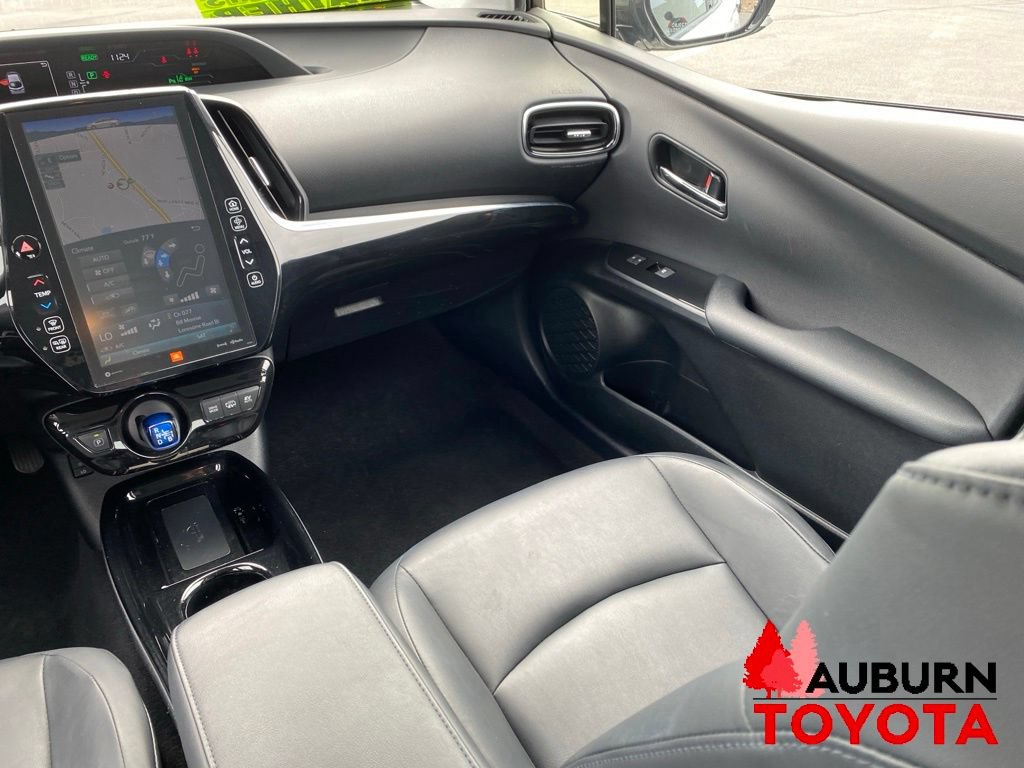 Used 2017 Toyota Prius Prime Advanced w/ Carpet Mat Package FWD image 23