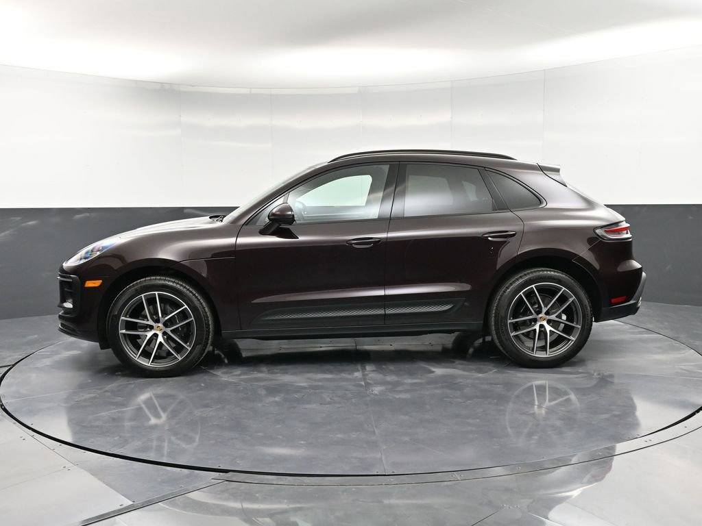 Certified 2025 Porsche Macan image 2