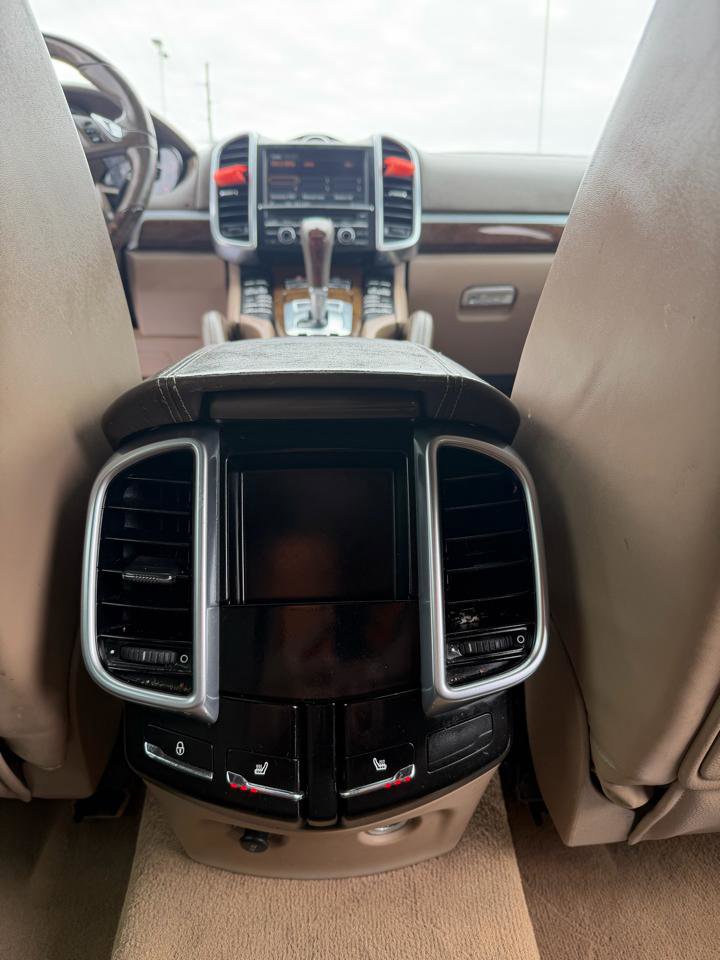 Used 2014 Porsche Cayenne S image 26