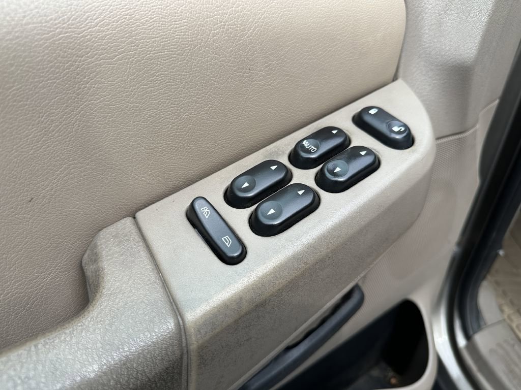 Used 2002 Ford Explorer XLT image 19