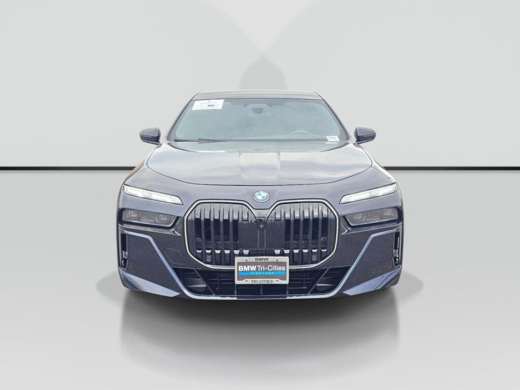 Used 2025 BMW 760i xDrive w/ Executive Package AWD/4WD image 6