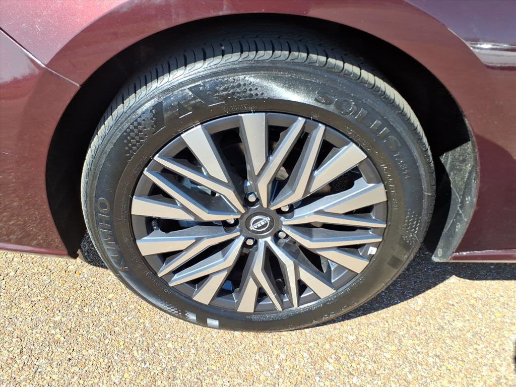 Used 2025 Nissan Altima 2.5 SV image 9