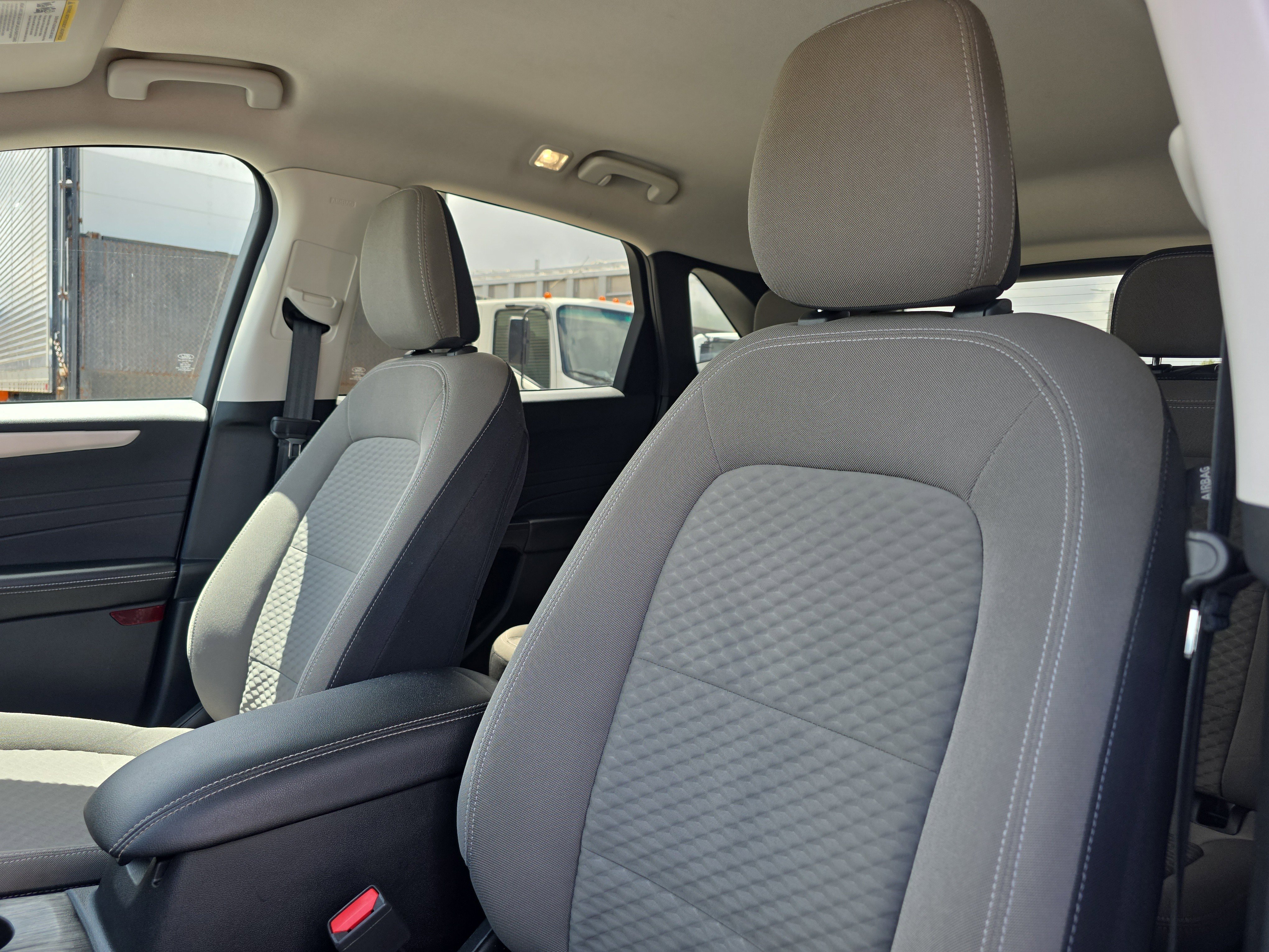 Used 2022 Ford Escape SE image 26