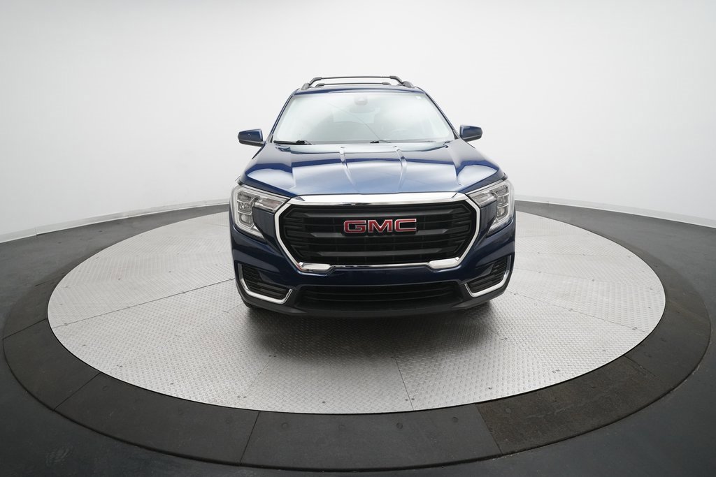 Used 2023 GMC Terrain SLE w/ Driver Convenience Package image 11