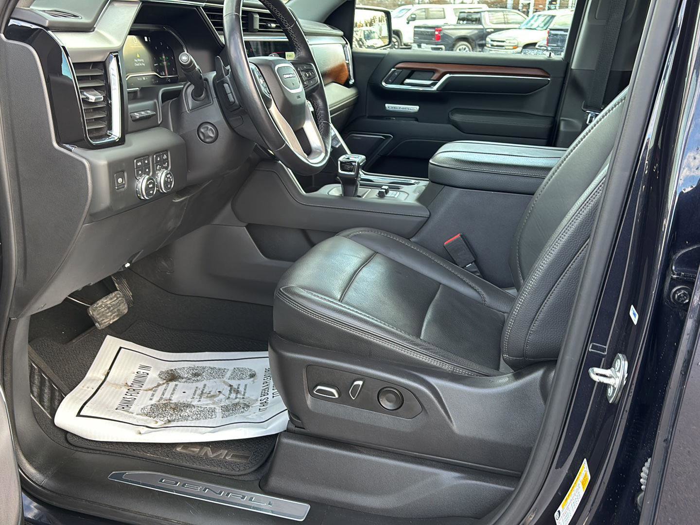 Used 2023 GMC Sierra 1500 Denali w/ Denali Reserve Package AWD/4WD image 17