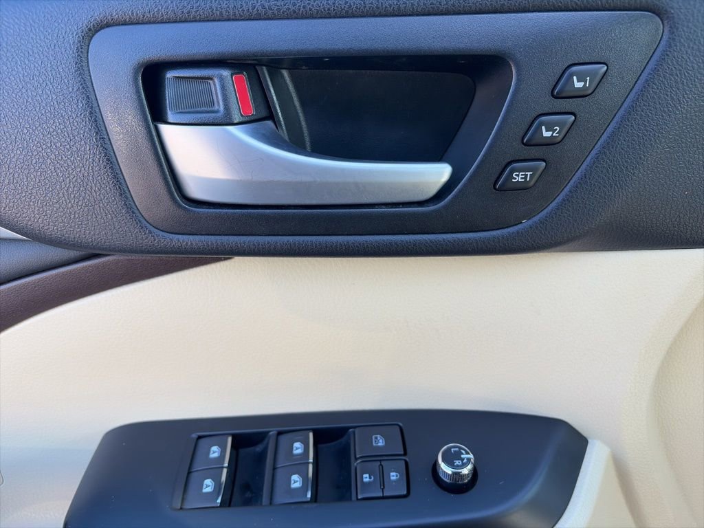 Used 2015 Toyota Highlander Limited image 58