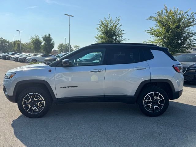 Used 2024 Jeep Compass Trailhawk image 6