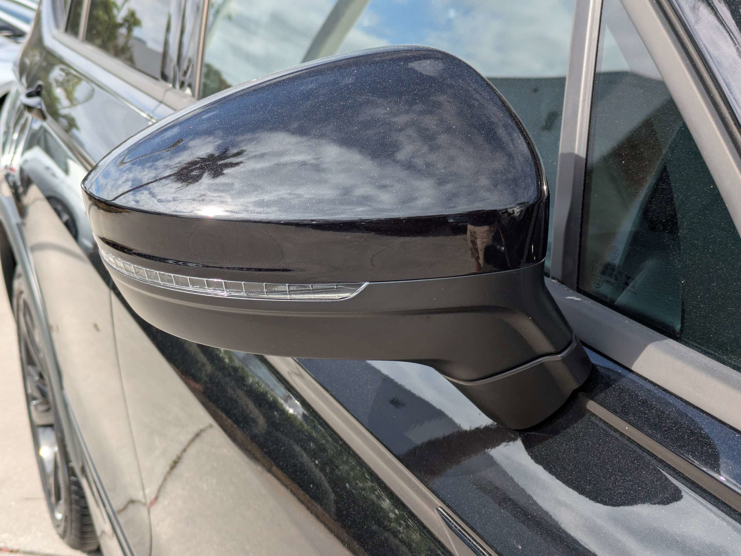 Used 2024 Volkswagen Tiguan SE R-Line image 12