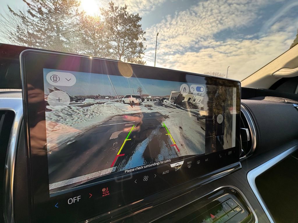 Used 2025 Ford Expedition Platinum w/ Platinum Ultimate Package image 36