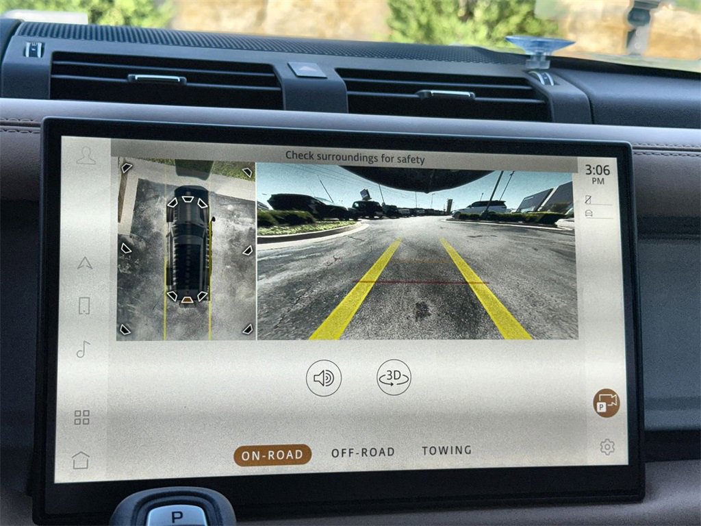 Used 2025 Land Rover Defender 130 X-Dynamic SE image 25