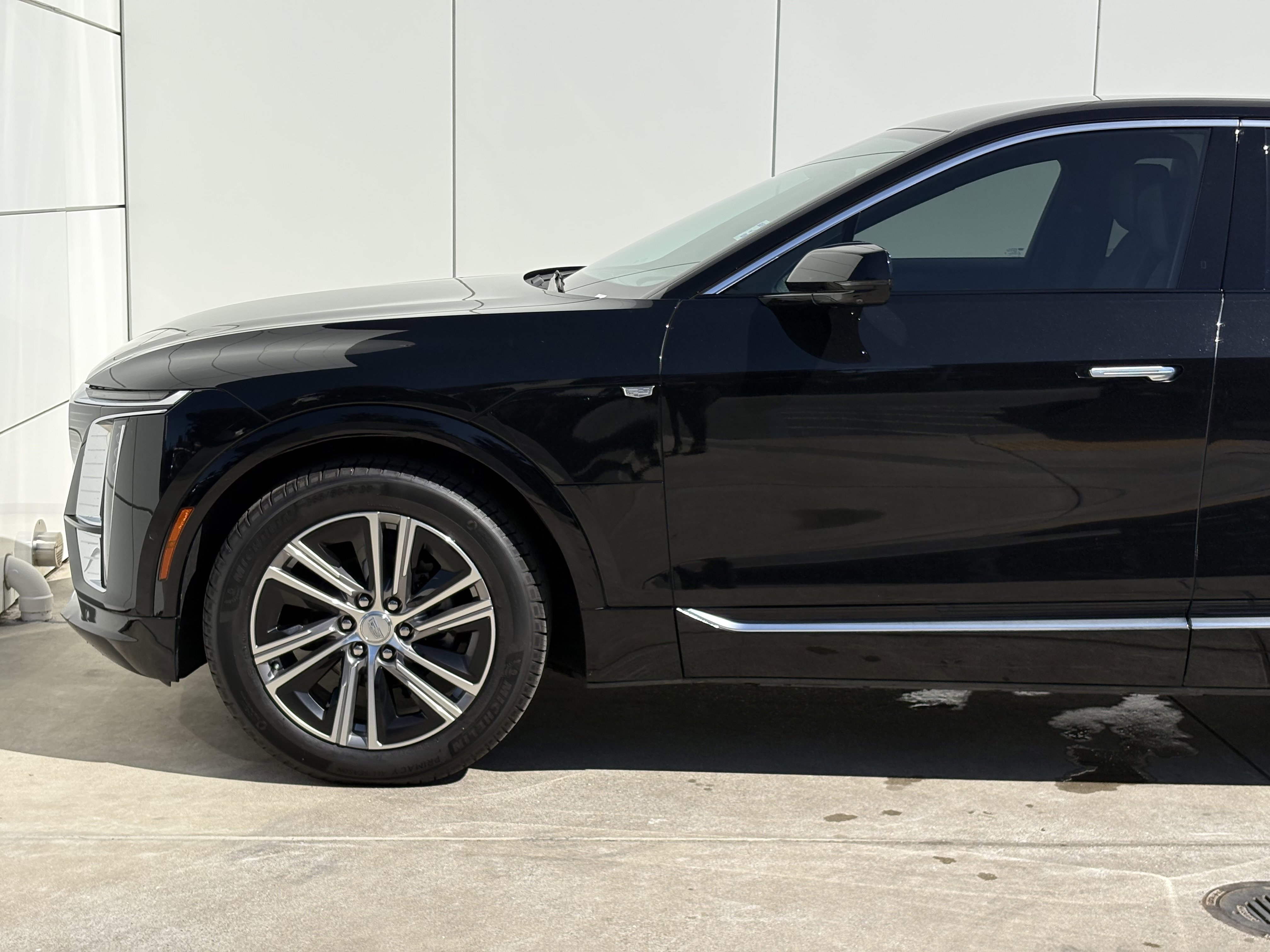 Used 2024 Cadillac Lyriq Luxury w/ LPO, Floor Liner Package image 5