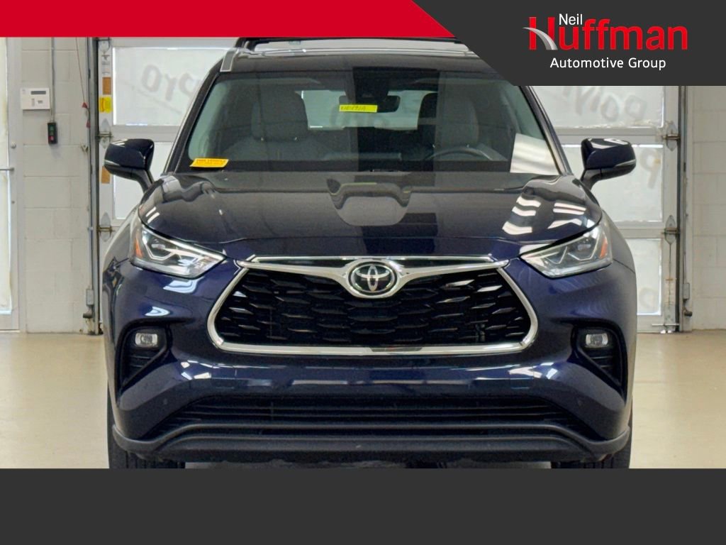 Used 2022 Toyota Highlander Limited AWD/4WD image 2