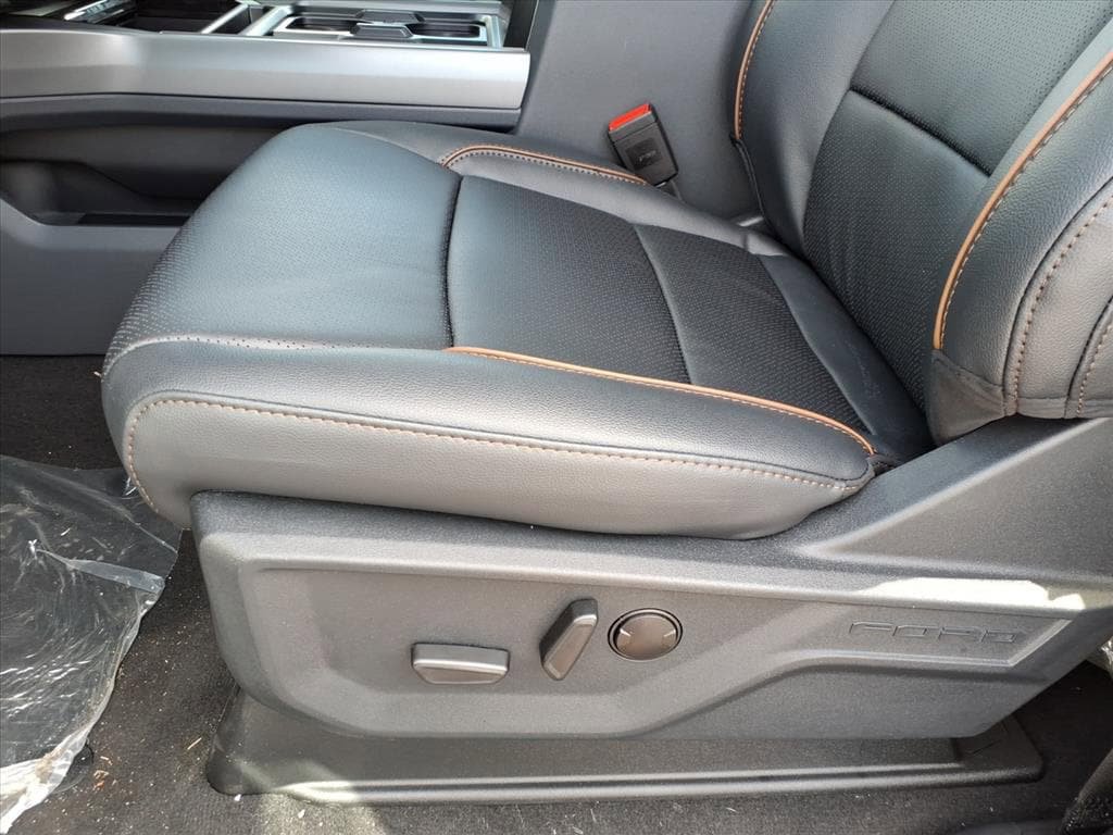 New 2026 Ford F250 Lariat w/ Lariat Ultimate Package image 35