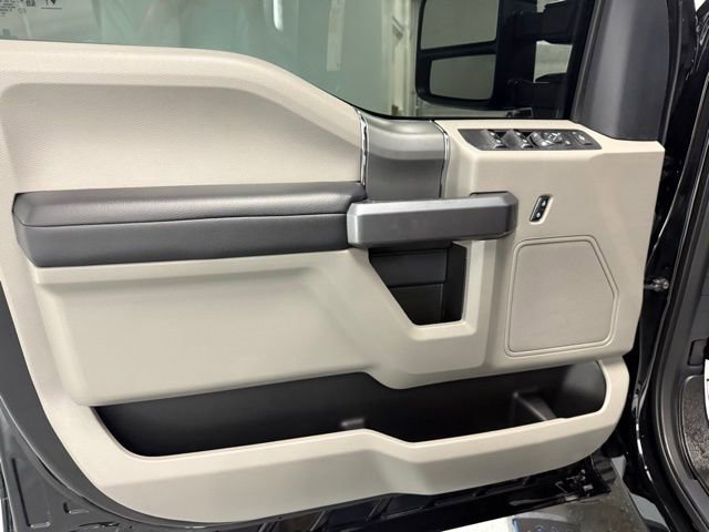 Used 2022 Ford F350 XLT w/ XLT Premium Package image 13