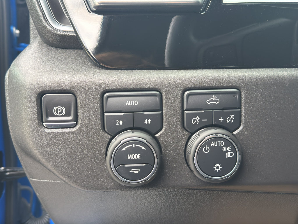 Used 2025 Chevrolet Silverado 1500 LT AWD/4WD image 14
