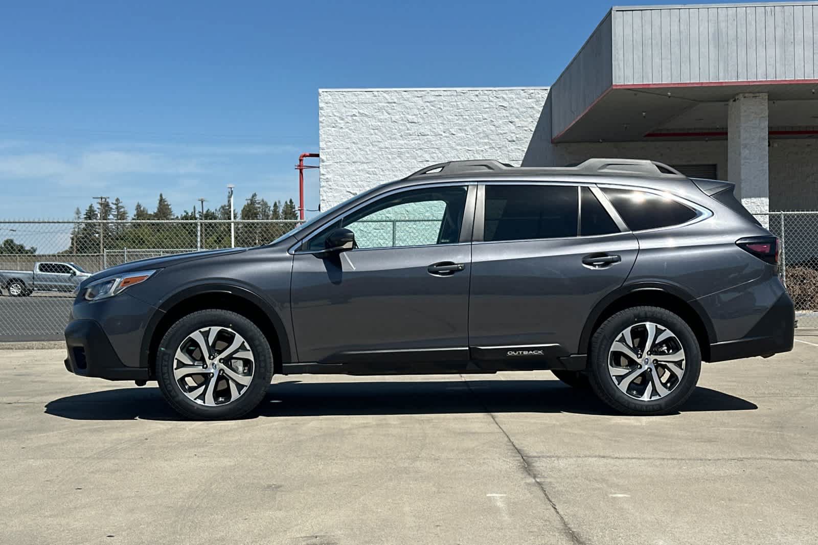 Used 2022 Subaru Outback Limited AWD/4WD image 6