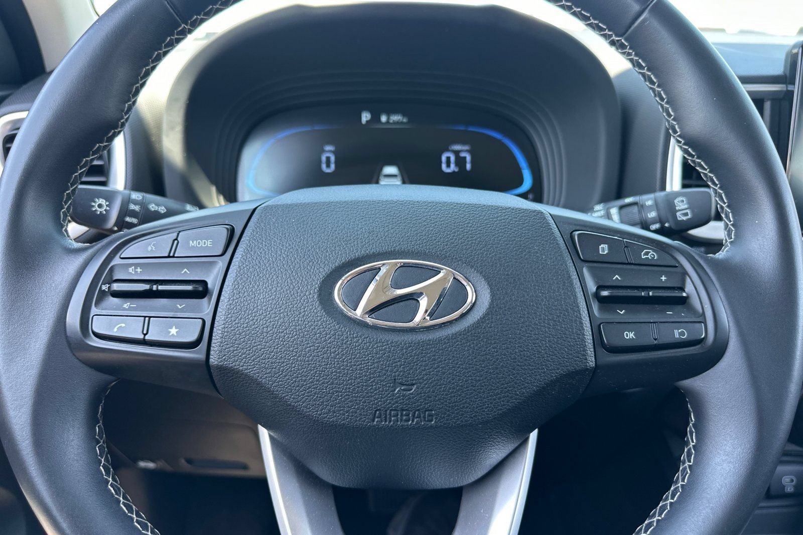 Used 2025 Hyundai Venue SEL FWD image 29