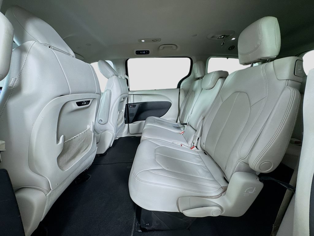 Used 2021 Chrysler Pacifica Touring-L w/ Premium & Safety Sphere Group FWD image 29