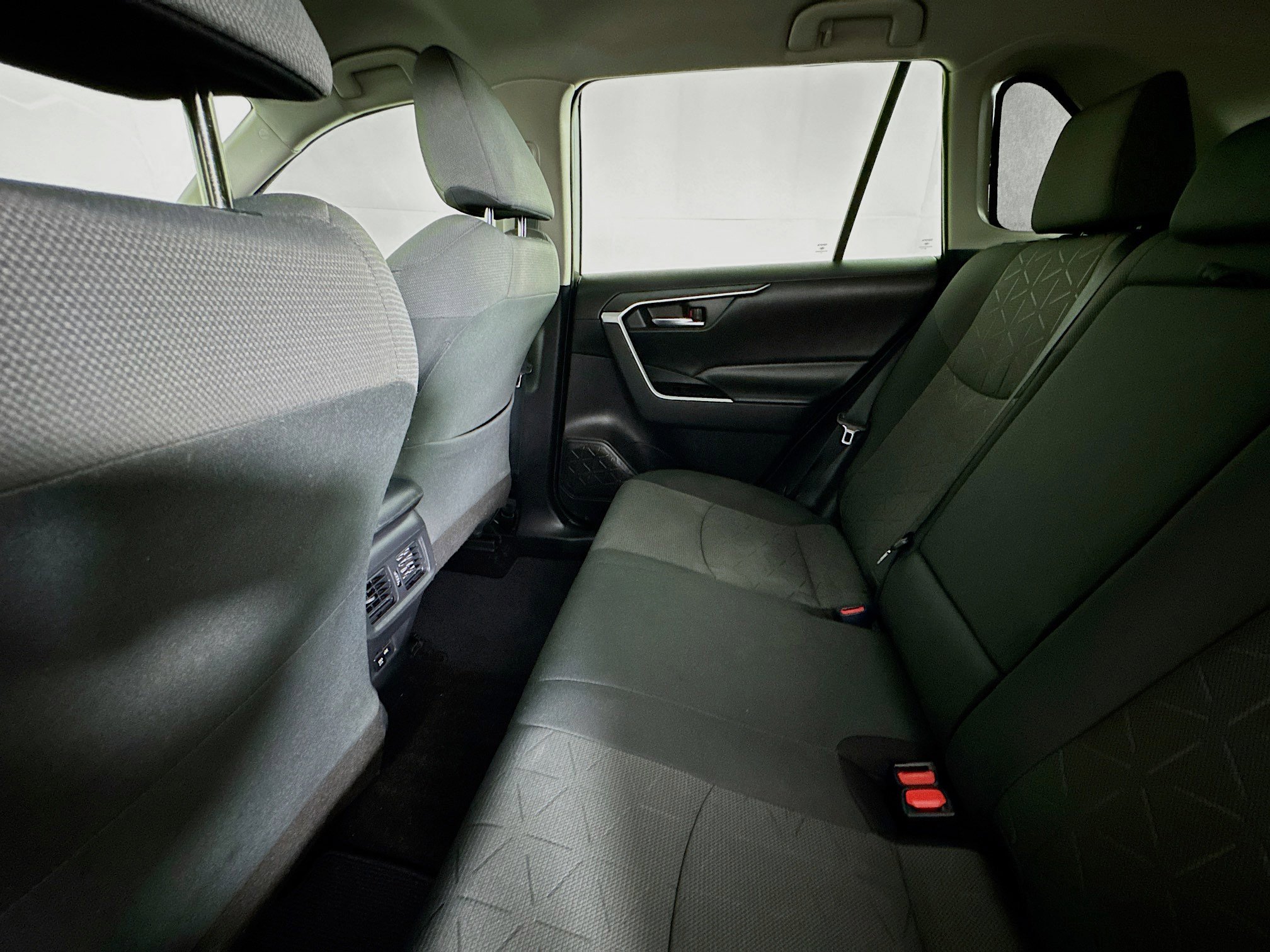 Used 2021 Toyota RAV4 XLE FWD image 40