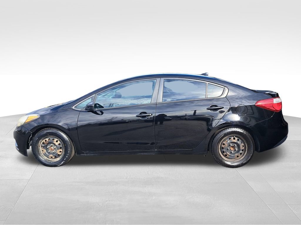 Used 2016 Kia Forte LX image 2
