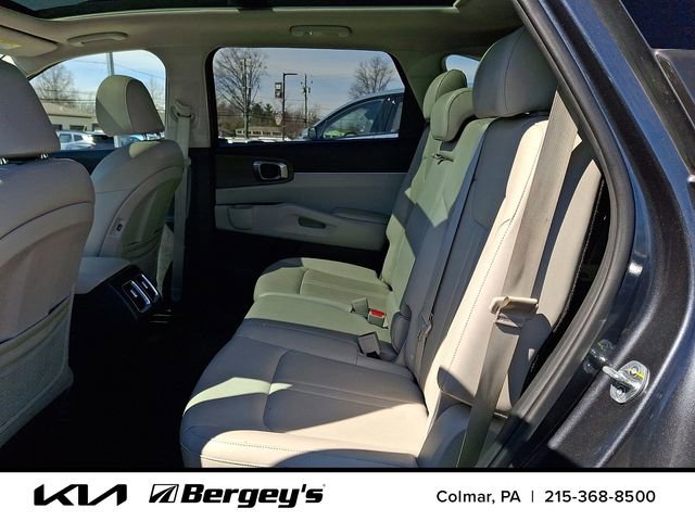 Used 2023 Kia Sorento S w/ Panoramic Sunroof Package image 12