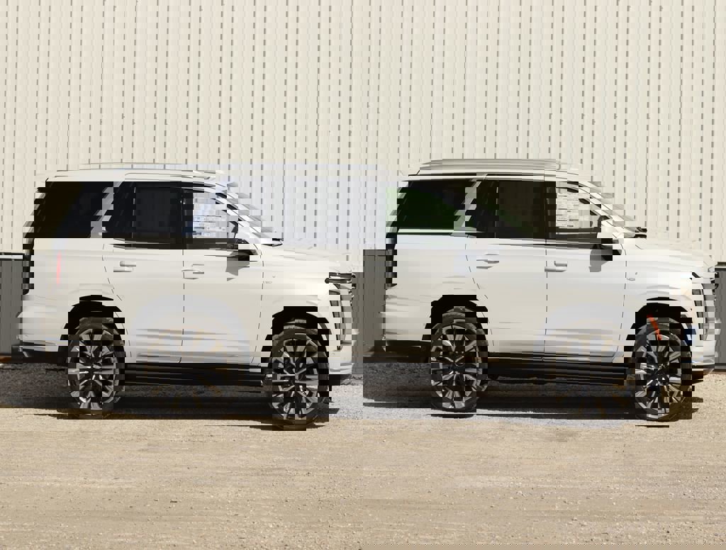 New 2026 Cadillac Escalade Platinum Luxury w/ LPO, Floor Liner Package image 8