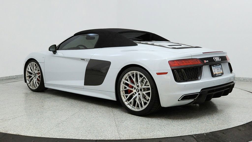 Used 2017 Audi R8 V10 w/ Carbon Exterior Package image 3