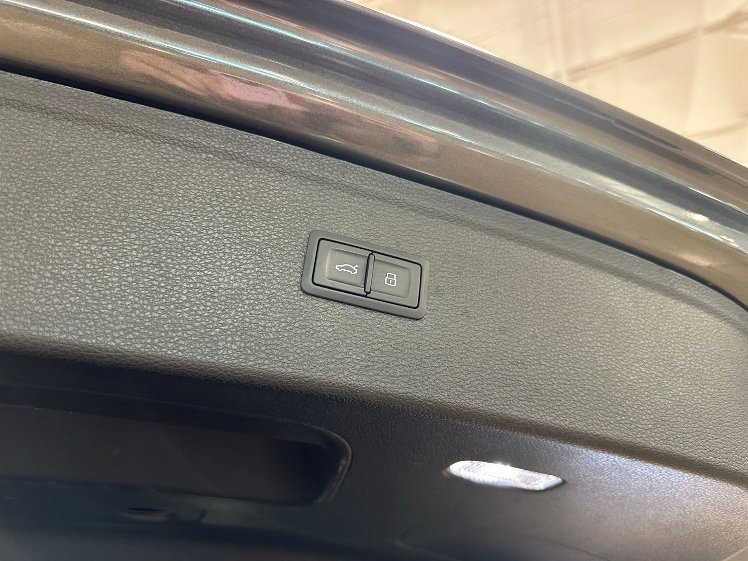 Used 2020 Audi Q5 e Premium Plus w/ Premium Plus Package image 43