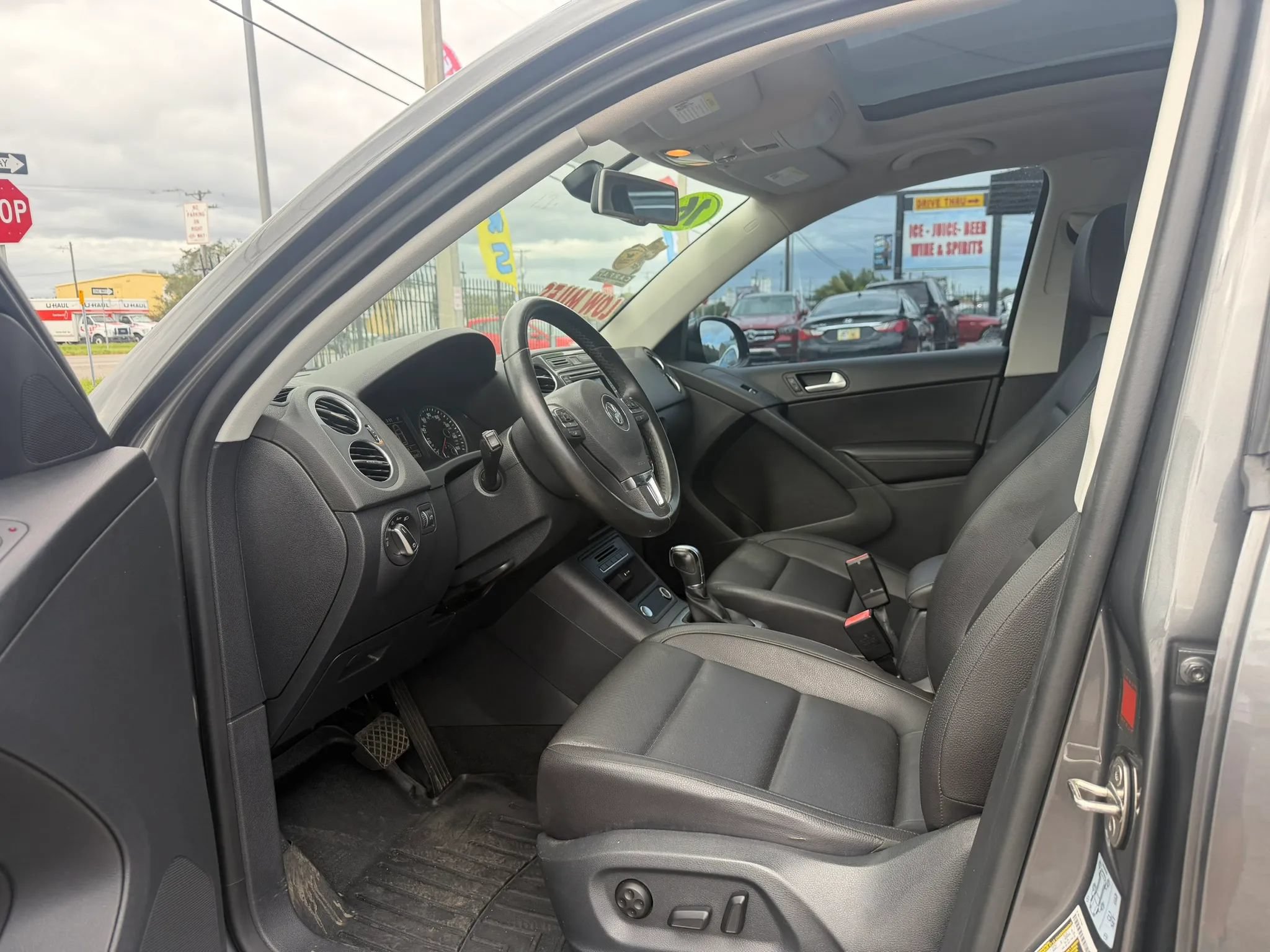 Used 2016 Volkswagen Tiguan SE FWD image 8