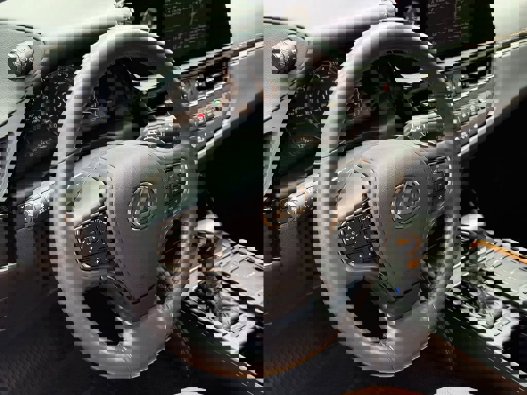 Certified 2022 Lexus ES 350 w/ Premium Package image 17