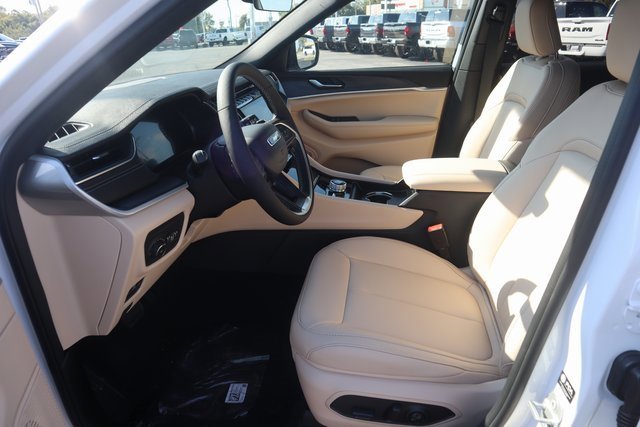 New 2025 Jeep Grand Cherokee Limited image 7