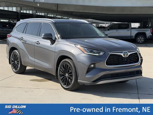 Used 2022 Toyota Highlander Platinum AWD/4WD image 2