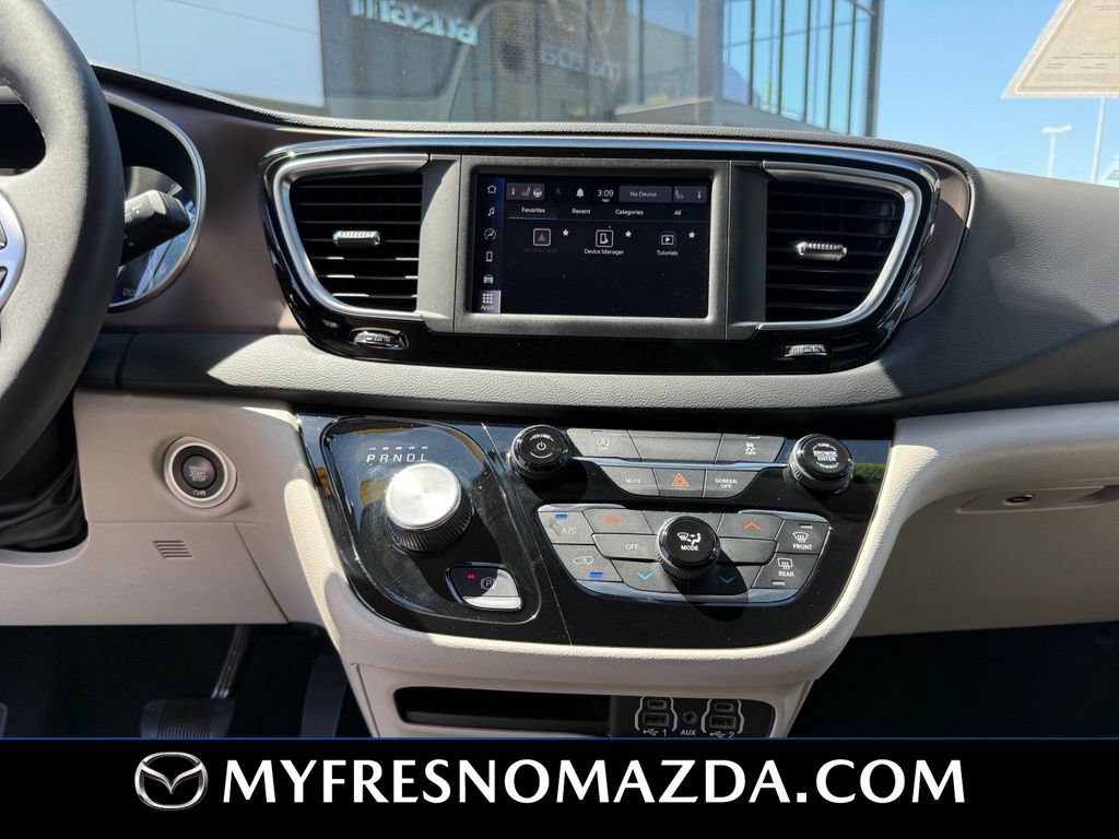 Used 2023 Chrysler Voyager LX FWD image 24
