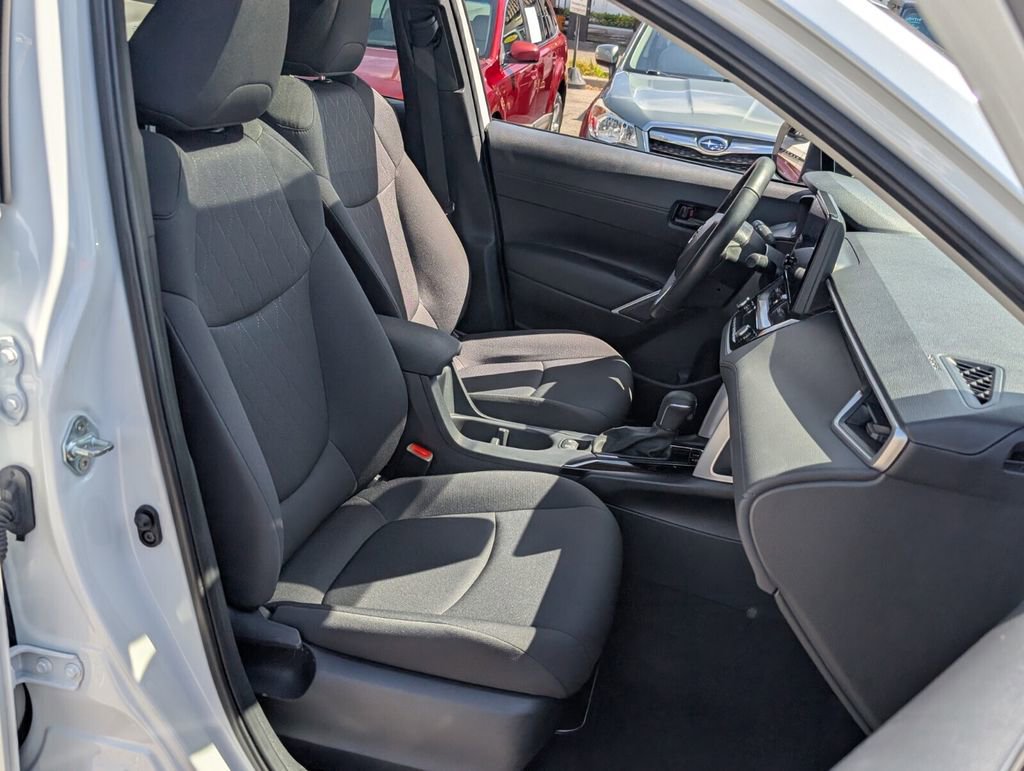 Used 2024 Toyota Corolla Cross LE w/ Moonroof Package image 18
