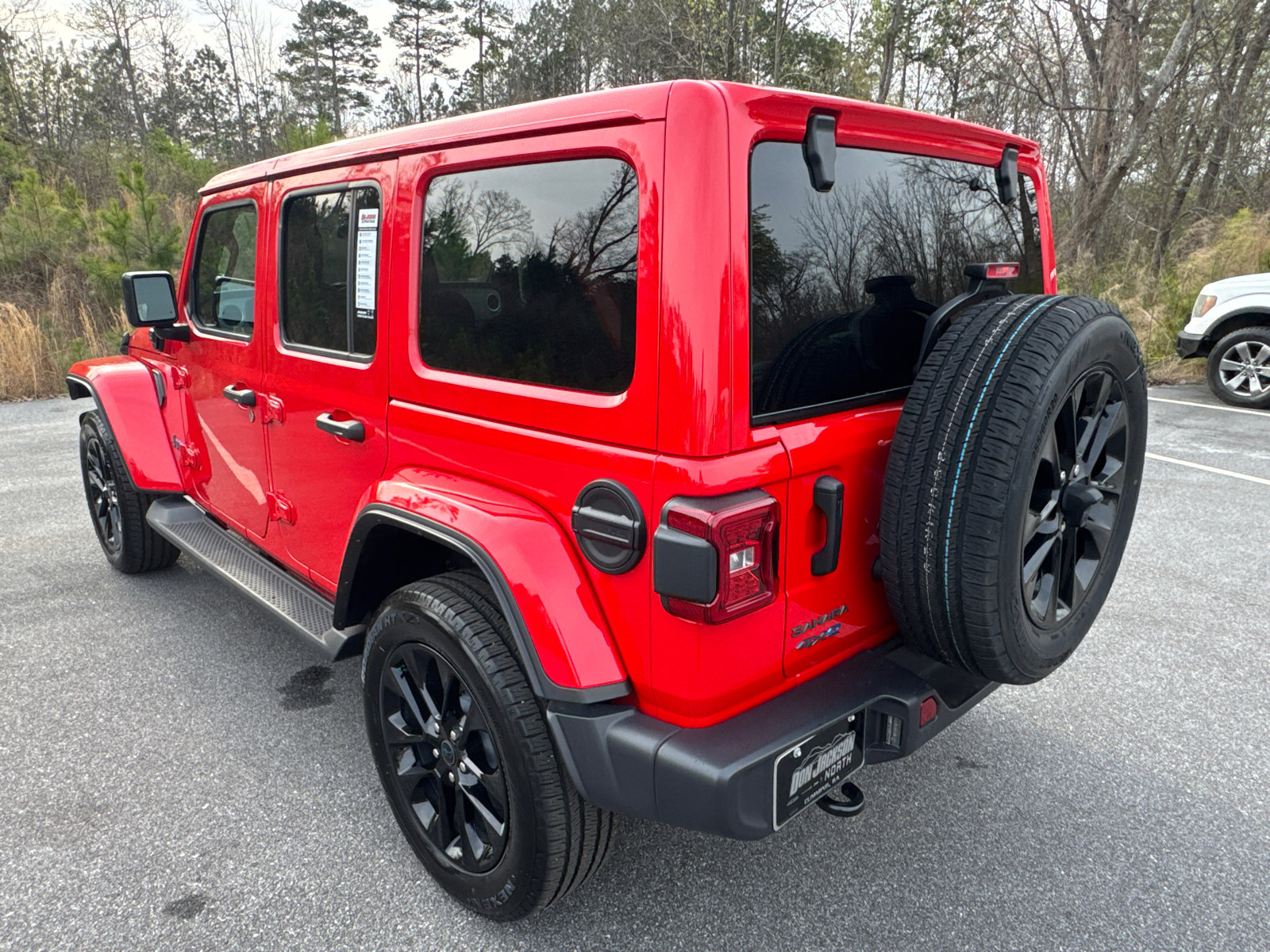 Used 2025 Jeep Wrangler Sahara image 7