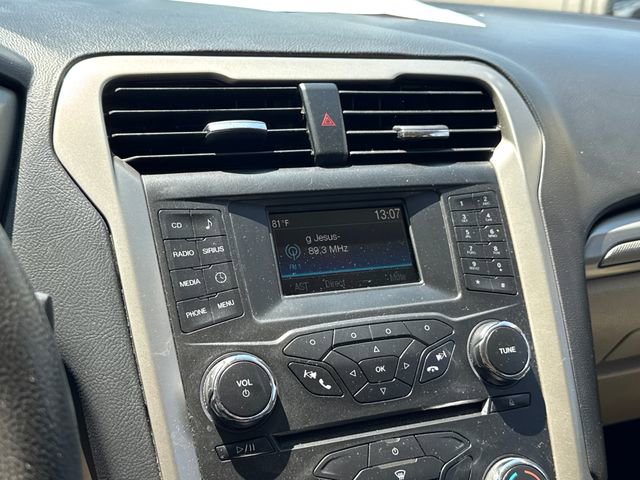 Used 2016 Ford Fusion SE FWD image 19