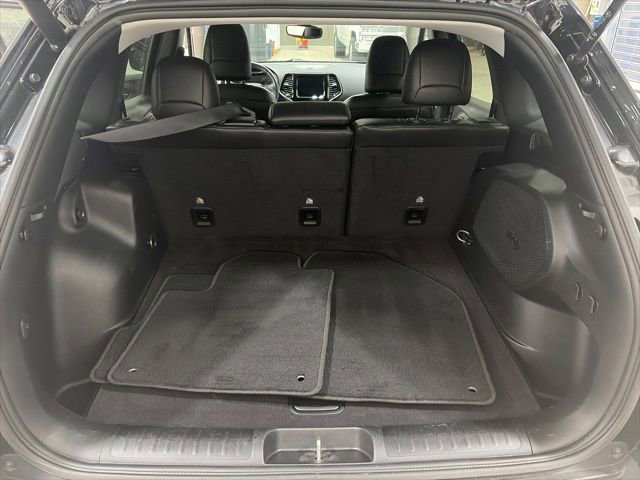 Used 2020 Jeep Cherokee Limited AWD/4WD image 14