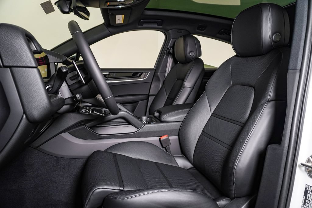 New 2026 Porsche Cayenne Coupe AWD/4WD image 5