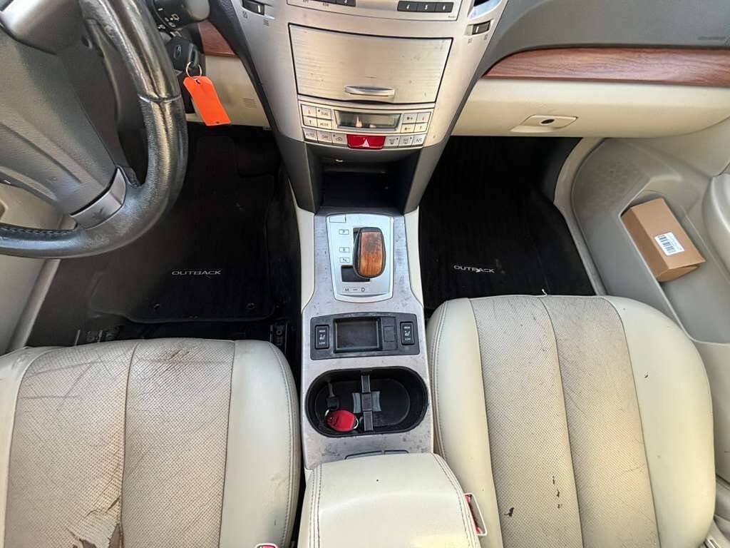 Used 2013 Subaru Outback 2.5i Limited w/ Moonroof Pkg AWD/4WD image 3