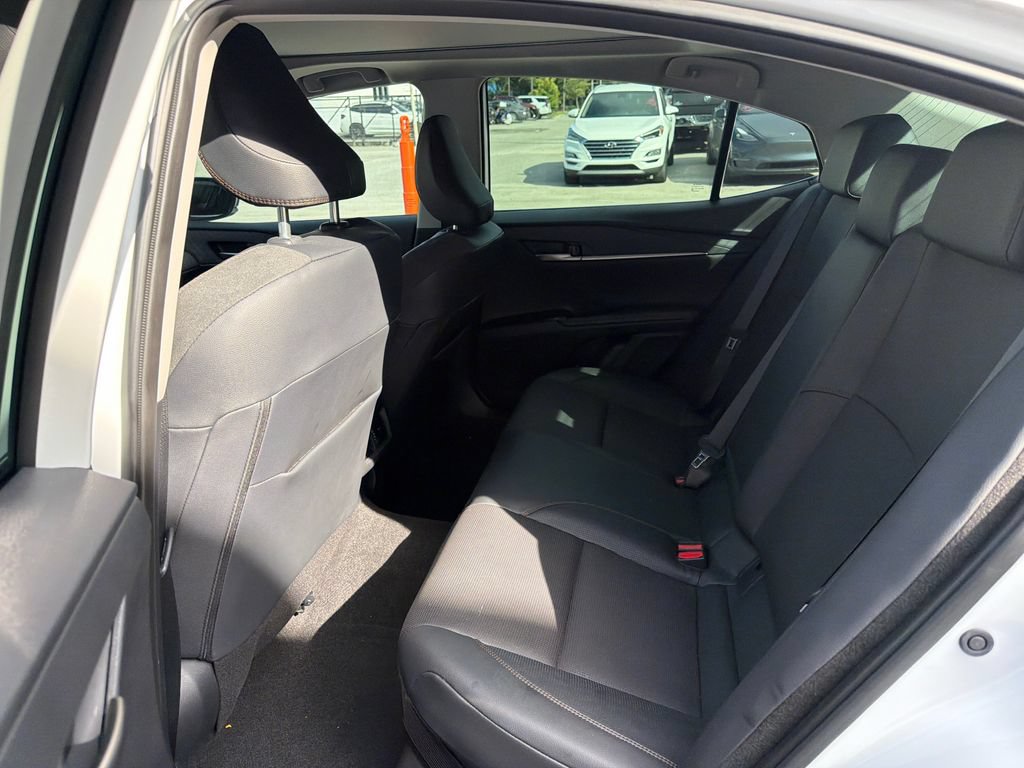 Used 2025 Toyota Camry XLE FWD image 11