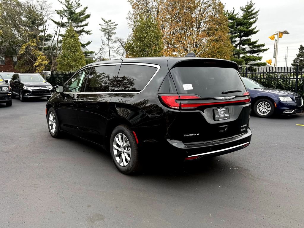 New 2026 Chrysler Pacifica Limited image 5